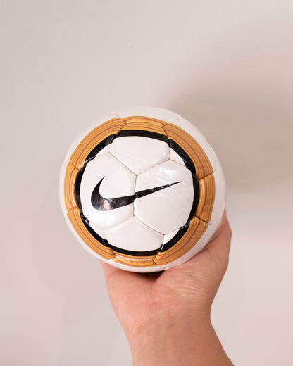 Mini Balón Total 90 Blanco y Dorado