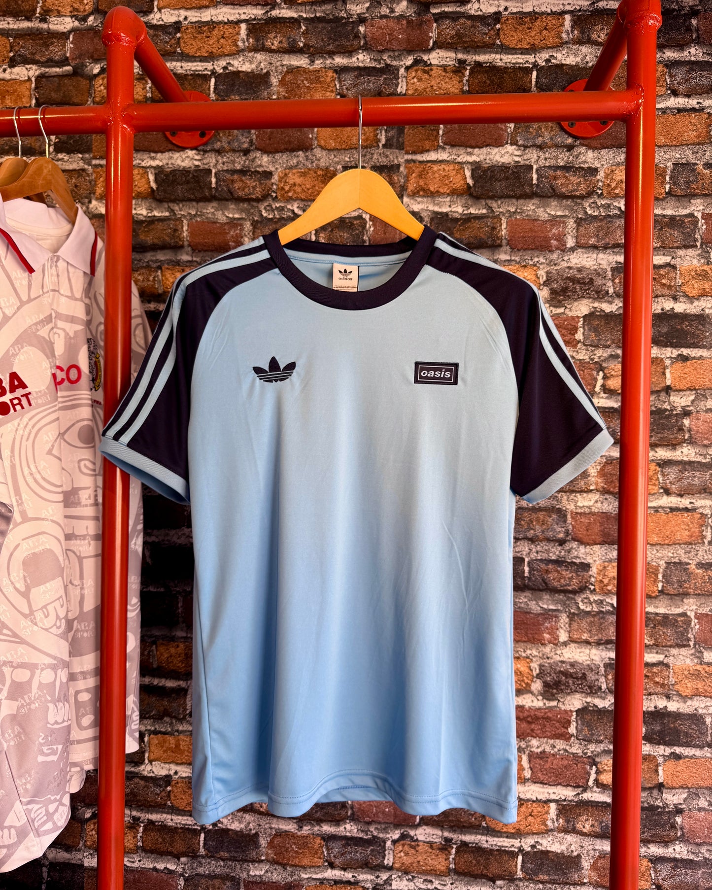 Oasis Tour 3 Stripes