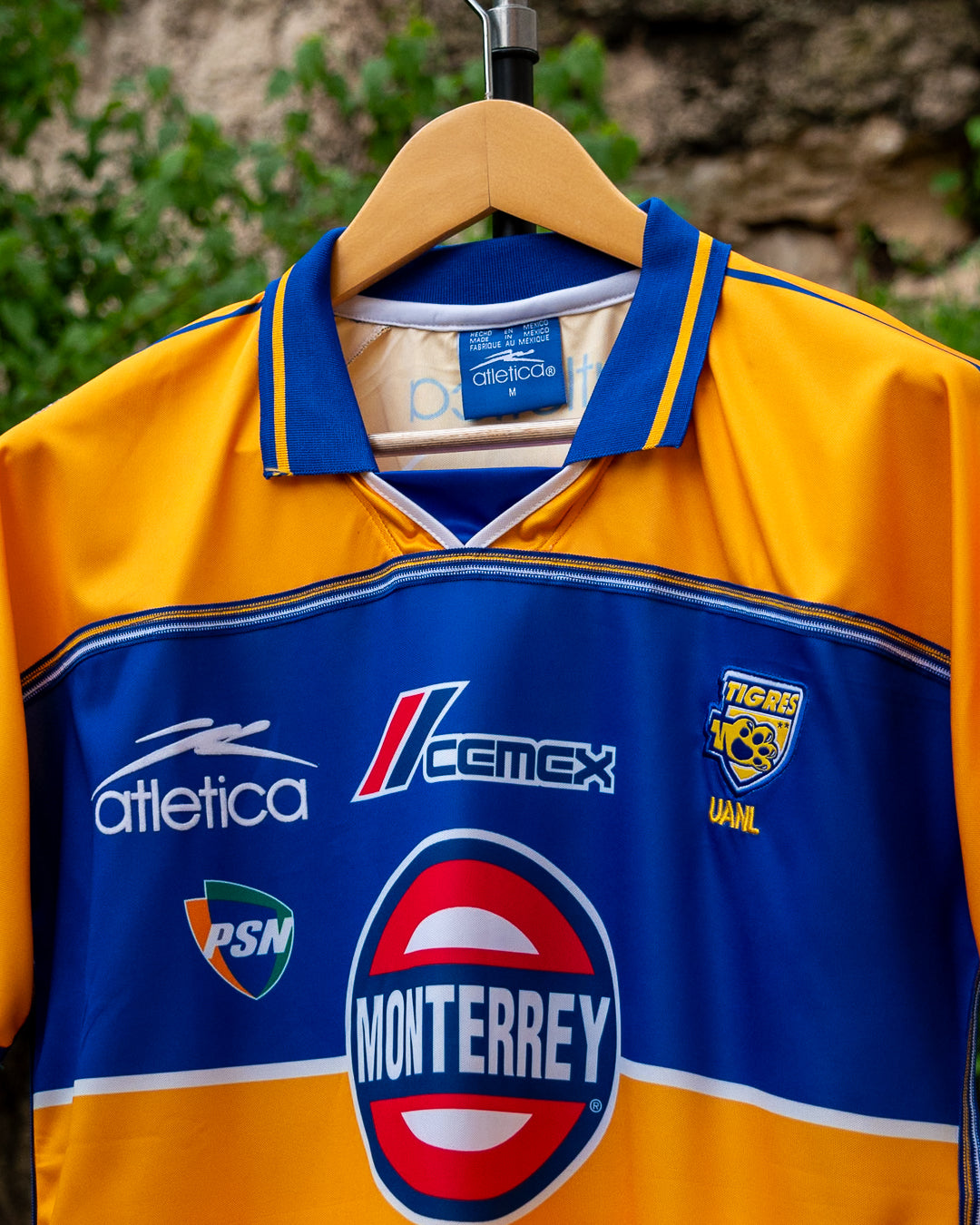 Tigres 2000 Local