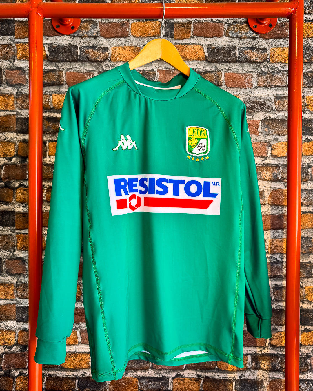 León 2002 Local Colección Privada