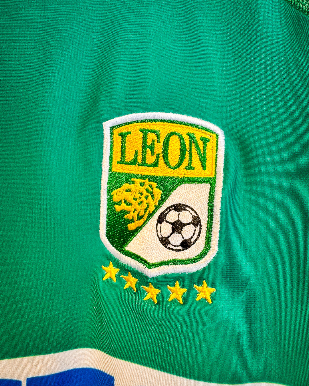 León 2002 Local Colección Privada