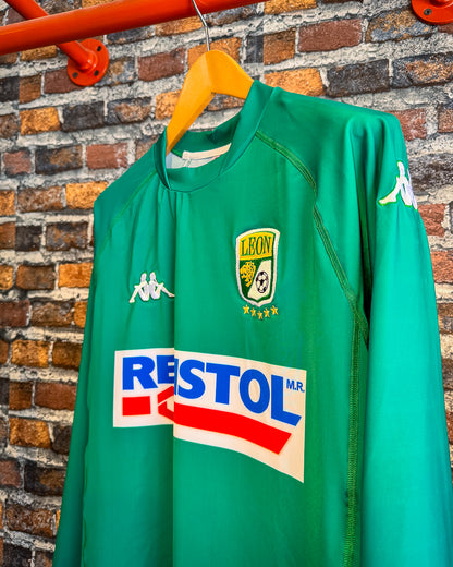 León 2002 Local Colección Privada