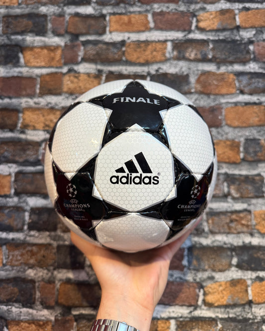 Balón Champions Final 2002/03